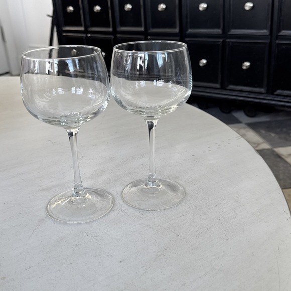 The Unbranded Brand Other - Set of 2 Vintage Clear Wine Glasses 7.5" Tall